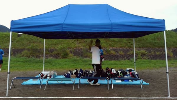 吉田中央野球スポーツ少年団様 かんたんてんと3(スチール&アルミ複合)で設営した事例