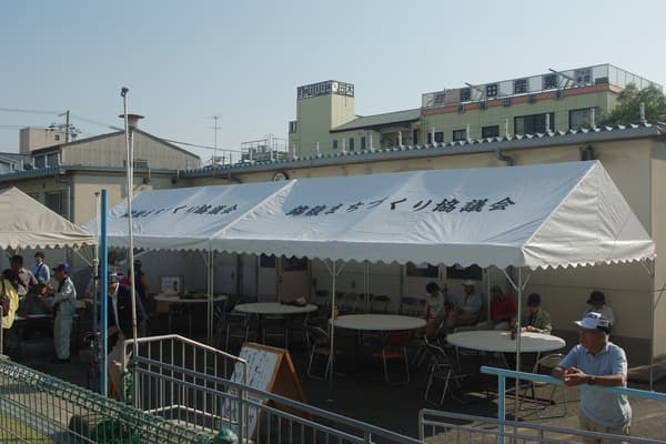 錦綾まちづくり協議会様 組立らくらく キングテントで設営した事例