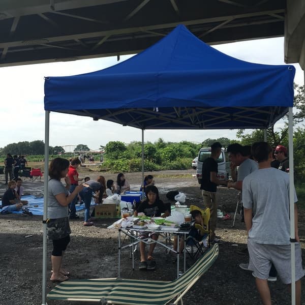 炭火串焼き酒場 大笑い様 クイックテント(スチールフレーム)で設営した事例