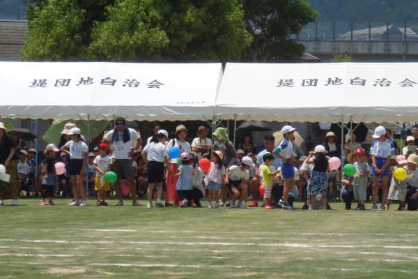 堤団地自治会様 組立らくらく キングテントで設営した事例