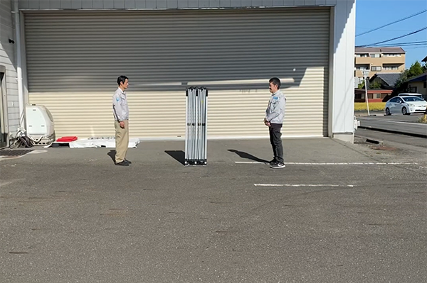フレームを立てたい場所に置く